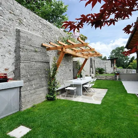 Sleeps 5 Pool Air Con Apartment Domaso