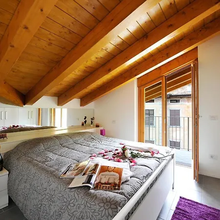 Sleeps 5 Pool Air Con Apartment Domaso